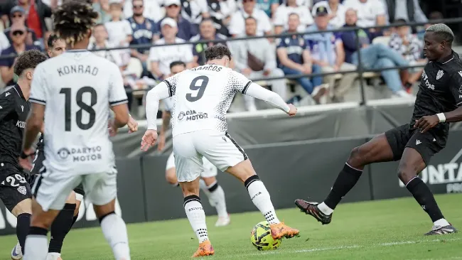 Fallece aficionado durante partido de Segunda División en España