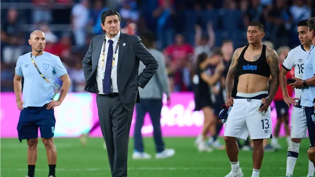 FIFA sanciona a Guatemala por incidentes discriminatorios en partido ante El Salvador