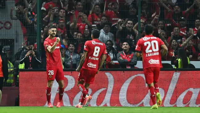 Paulinho logró el tricampeonato de goleo