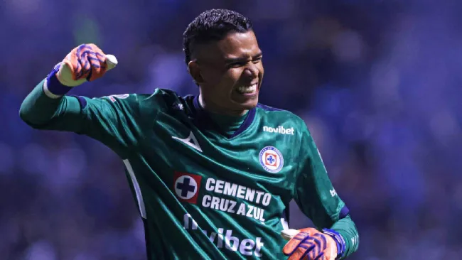 Kevin Mier, en juego de Cruz Azul