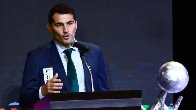 Iker Casillas demuestra amor por México en su investidura al Salón de la Fama del Futbol Internacional