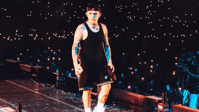 Junior H y otros cantantes que han sido acusados de apología del delito