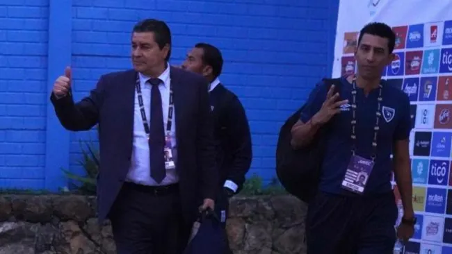 Luis Fernando Tena sentencia su futuro como entrenador de Guatemala