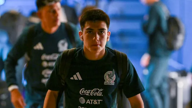 Gilberto Mora acapara reflectores en entrenamiento 