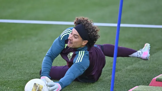 Memo Ochoa se olvida del Tri y disfruta de la NFL en el Santiago Bernabéu. Noticias en tiempo real