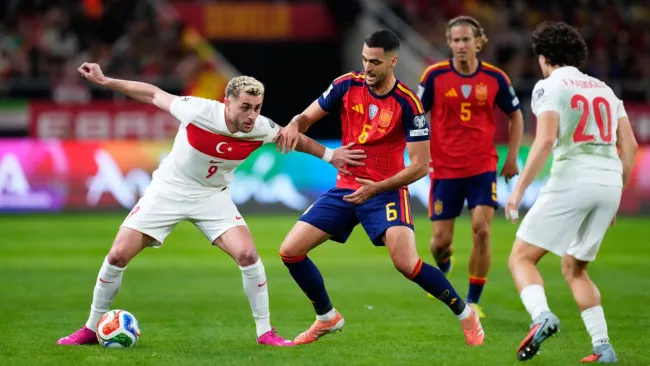 España no puede ante Turquía pero clasifica directo al Mundial 2026