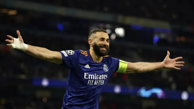 Karim Benzema da indicios sobre su futuro