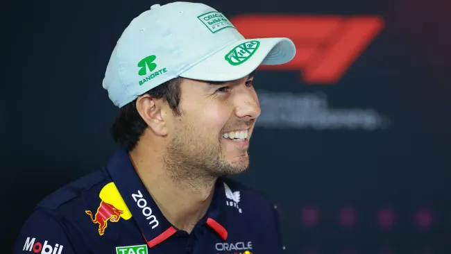 ¿Y el América? Checo Pérez aparece con playera del Atlas previo a su regreso a la F1. Noticias en tiempo real