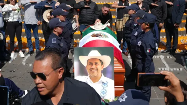 Detienen a siete escoltas del alcalde asesinado Carlos Manzo en Uruapan