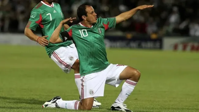 Berbatov elogia a Cuauhtémoc Blanco: "Me encantaba verlo, era muy especial