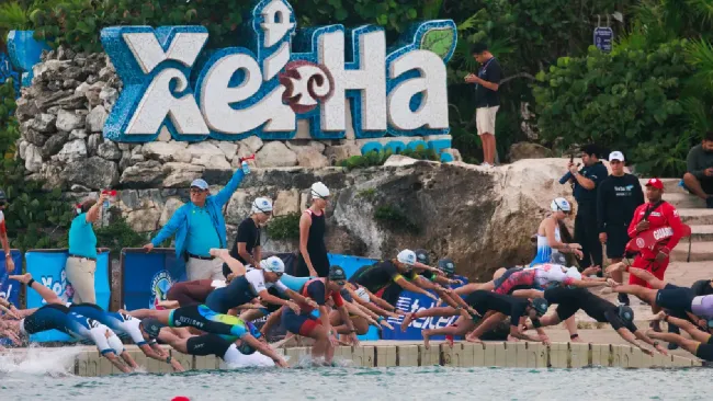 Rosa María Tapia y Miguel Márquez se coronaron en la 15ª edición del Triatlón Xel-Há. Noticias en tiempo real