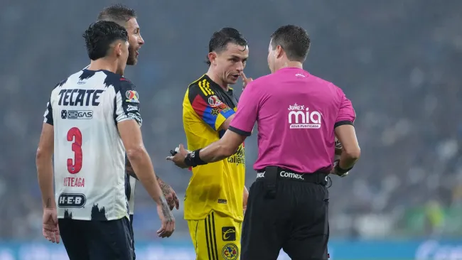 América se queja de arbitraje ante Rayados: Suspenden a Jesús López y equipo de VAR para la Liguilla