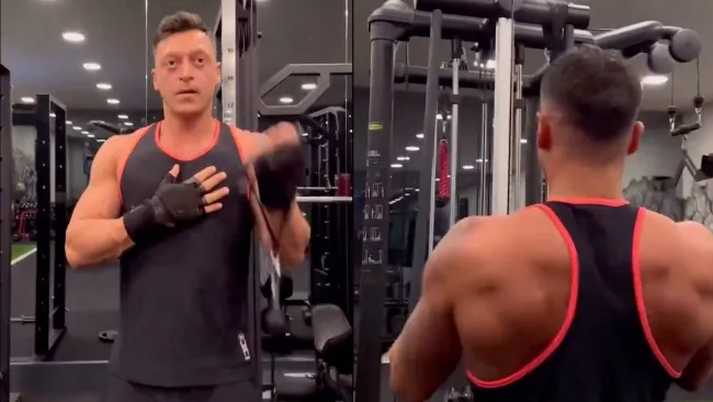 Esta es la transformación física que sufrió Mesut Özil