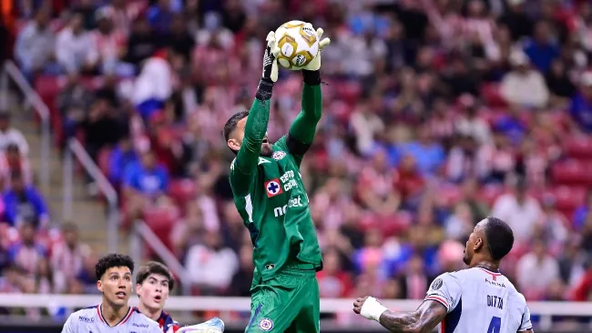 Nicolás Larcamón destacó el trabajo de Andrés Gudiño tras el juego ante Chivas