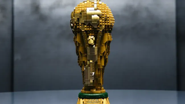 FIFA y LEGO se unen para el Mundial 2026 con una réplica del trofeo a escala
