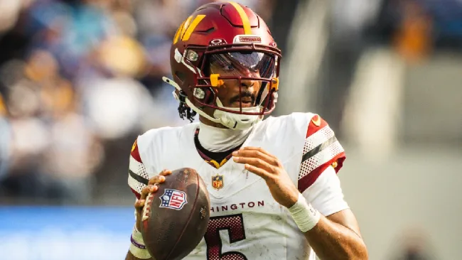 ¡Esta de vuelta! Jayden Daniels será titular ante los Vikings