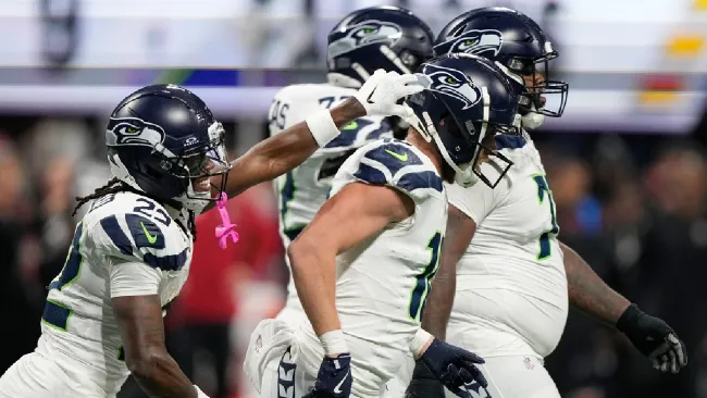 Seahawks aplastan 37-9 a Falcons y ponen medio pie en la postemporada