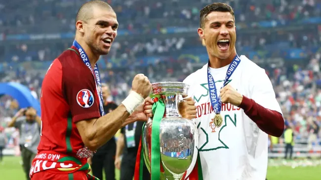Pepe y CR7 festejando la Euro 2016