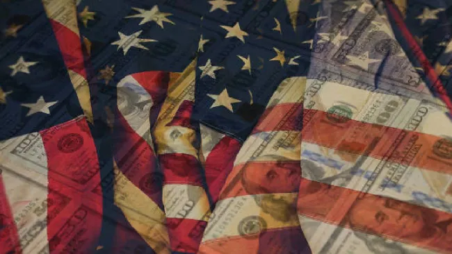 Dólar hoy 10 de diciembre de 2025: el peso aguanta y la divisa cae ligeramente