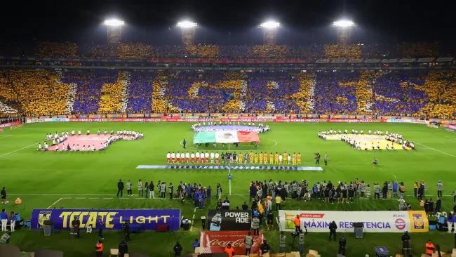 Afición de Tigres se lucen con espectacular mosaico en la Final de Ida