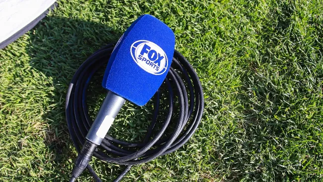 Querido conductor de Fox Sports se despide entre lágrimas del canal