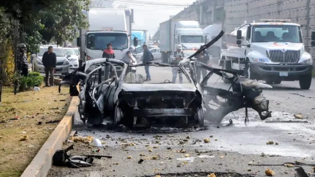 El fuego se pudo ver a varios metros de la zona del incidente. 
