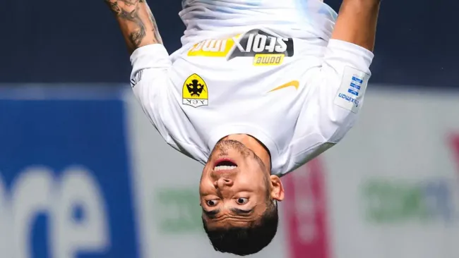 Orbelín Pineda anota en la goleada del AEK de Atenas sobre Panetolikos