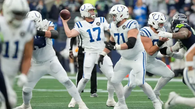 Philip Rivers regresa del retiro y lanza pase de touchdown a los 44 años