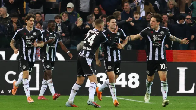 Udinese sorprende al Napoli 
