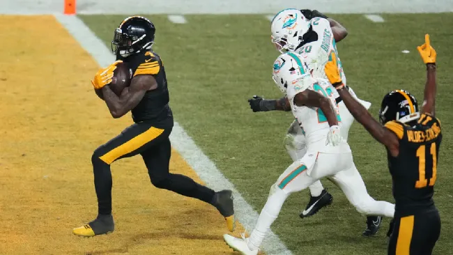 Steelers dominan a Miami y sea afianzan en lo más alto de la AFC Norte