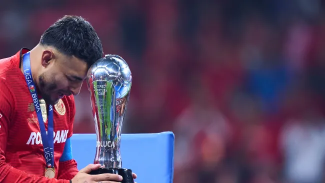 Alexis Vega y sus excesivos festejos por el bicampeonato de Toluca