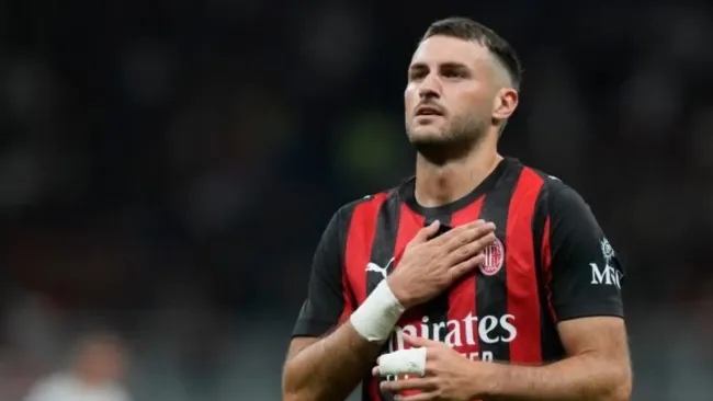 Santiago Giménez será operado 