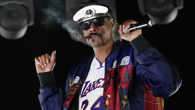 It 's Snoop D.O. Double G! El rapero estará en el show de medio tiempo de NFL en Navidad
