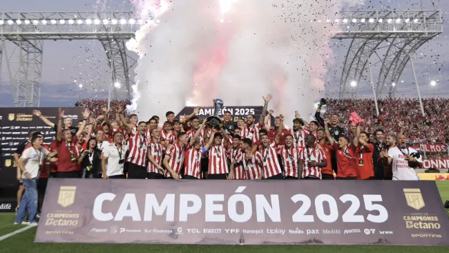 Estudiantes se coronó con el Trofeo de campeones tras remontarle a Platense