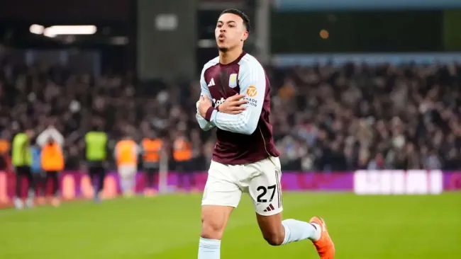 Aston Villa venció al Manchester United en Villa Park