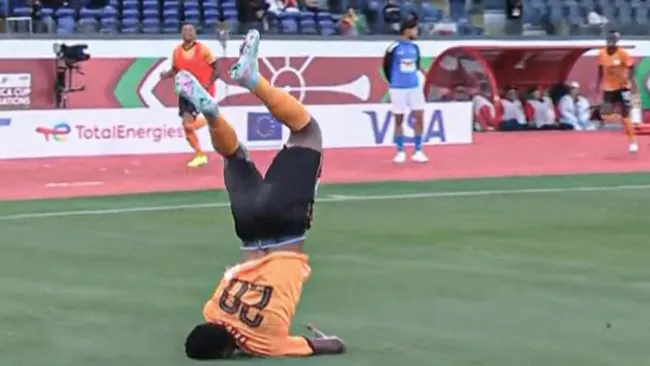 El jugador de Zambia se lastimó el cuello durante su celebración