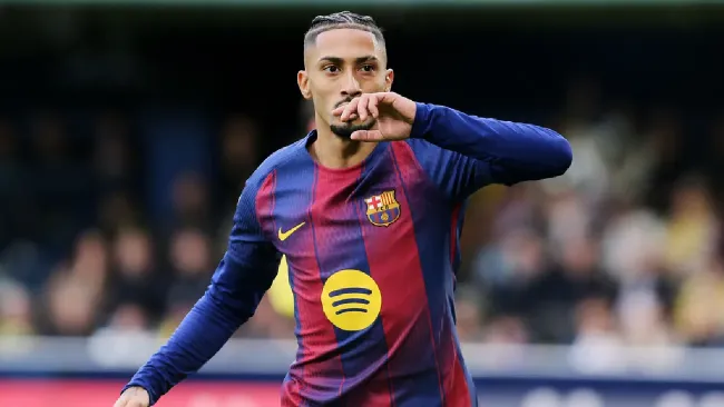 ¡Santa Claus llegó a Porto Alegre! Raphinha regala juguetes y causa furor en su ciudad natal