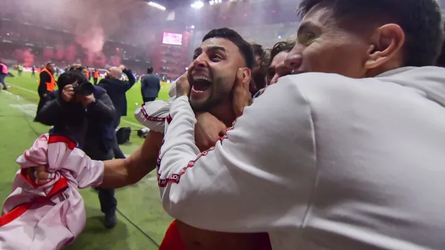 Vega fue el autor de los goles del bicampeonato