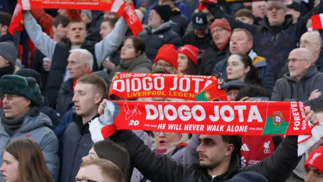 Anfield rinde un emotivo tributo a Diogo Jota con la presencia de sus hijos