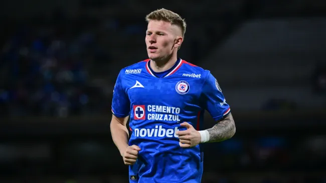 Bogusz reaparece con polémica foto en Polonia tras ausentarse en pretemporada de Cruz Azul