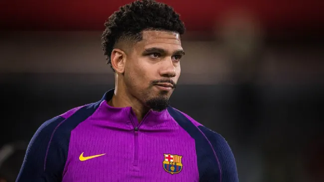 Araujo vuelve a los entrenamientos con el Barcelona