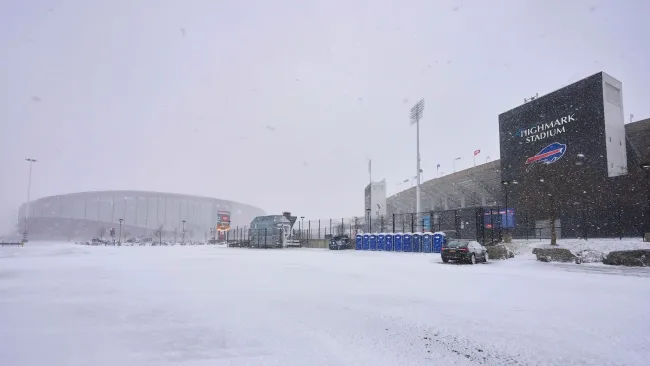 Los Buffalo Bills convocan a aficionados para palear nieve del Highmark Stadium