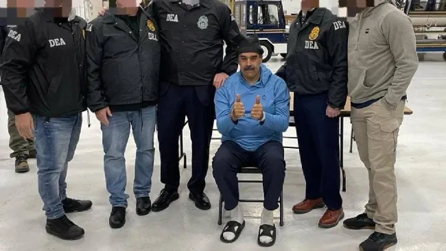 Filtran primeras imágenes de Maduro en la DEA: deseó feliz año y posó con los pulgares arriba