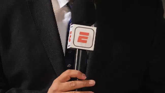 Comentarista de ESPN se mete en pleito por Trump
