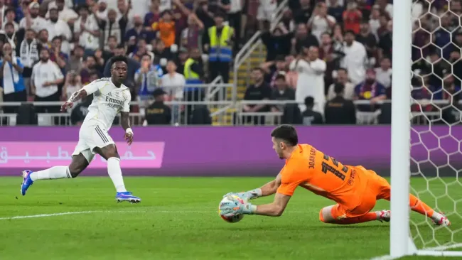 ¡Magia! Vinicius Junior anota golazo de fantasía en la Final de Supercopa ante Barcelona