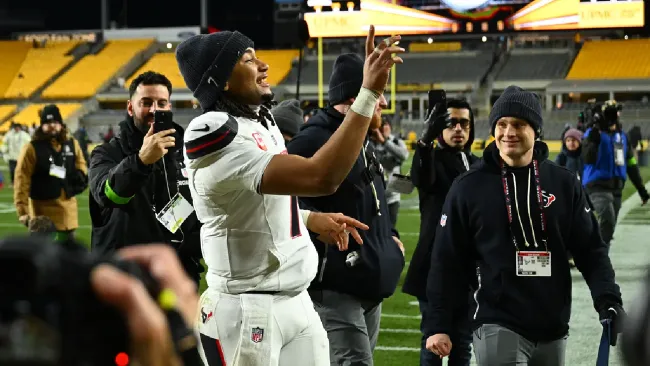 C.J. Stroud se burla de aficionados de Steelers tras victoria en Ronda de Comodines