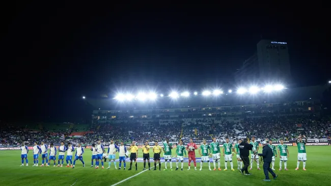Elementos de seguridad presuntamente golpearon a aficionados en estadio de León 