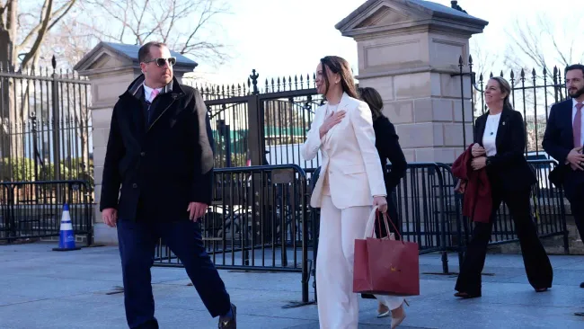 María Corina Machado entrega a Donald Trump la medalla de su Premio Nobel de la Paz