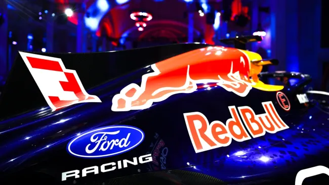 Red Bull y Ford presentan decoración del RB22