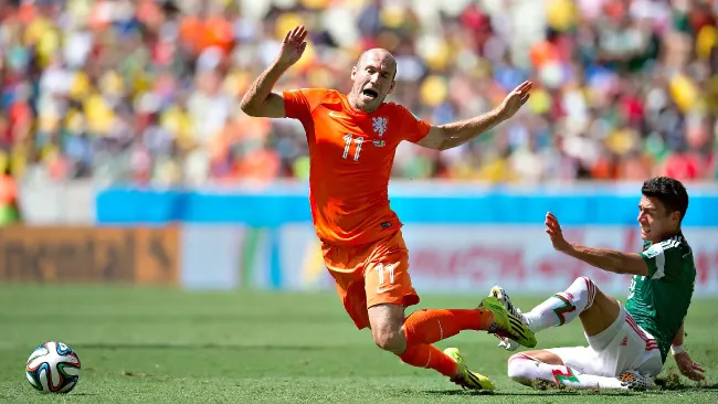 Wesley Sneijder rompe el silencio sobre la eliminación de México en 2014: "no era penalti"